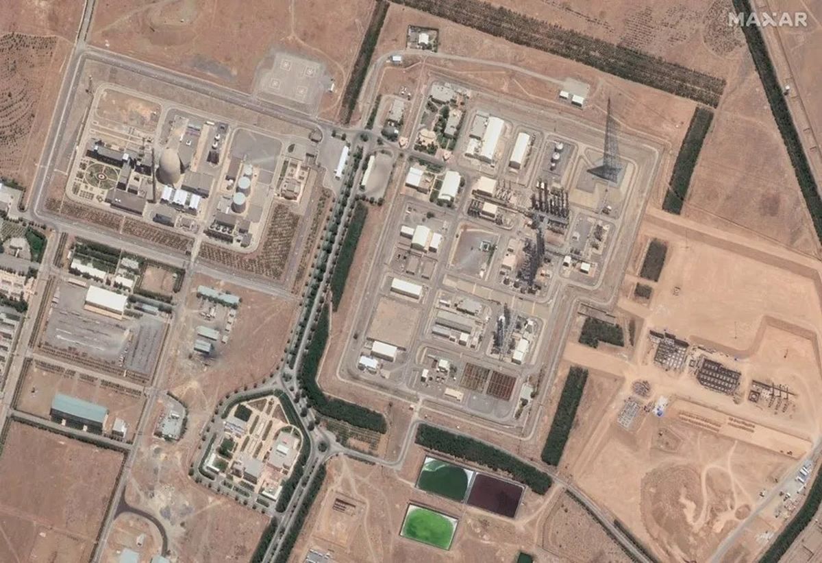 Israel atacó el reactor de agua pesada de Arak, una instalación nuclear iraní, sin reportar daños importantes. Israel atacó el reactor de agua pesada de Arak, una instalación nuclear iraní, sin reportar daños importantes.