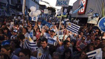 Uruguay vota con normalidad a su nuevo presidente y Tabaré Vázquez es gran favorito a ganar
