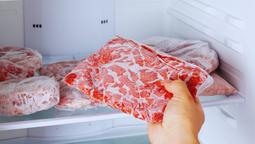 Ni agua ni microondas: el eficaz truco para descongelar la carne en 5 minutos