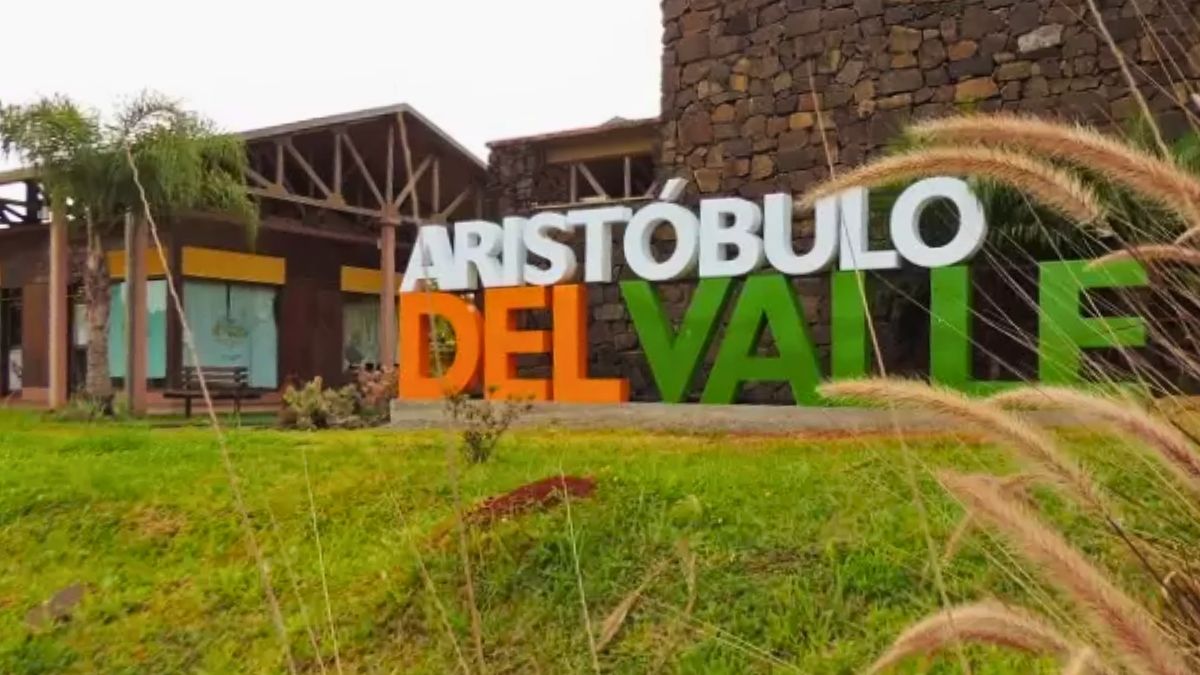 El pueblo de Aristóbulo del Valle está ubicado en Misiones. El pueblo de Aristóbulo del Valle está ubicado en Misiones.