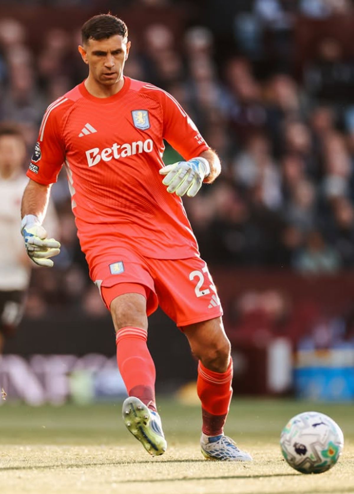 Dibu Martínez llevó al Aston Villa a la Champions League. Dibu Martínez llevó al Aston Villa a la Champions League.
