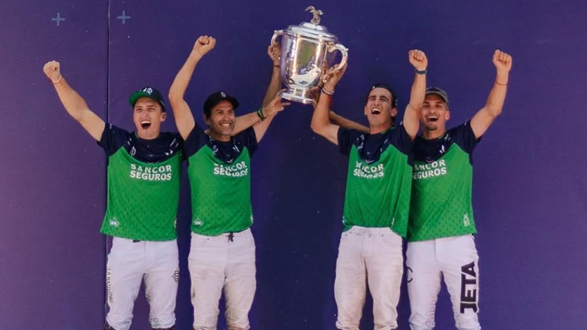 Otro récord para Adolfo Cambiaso: ganó el Abierto de Palermo y la Triple Corona con su hijo y sus sobrinos