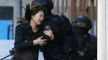 Pudieron escapar sanos y salvos cinco rehenes en un café de Sidney