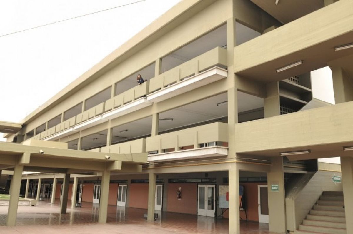 La Escuela de Comercio Martín Zapata, en Ciudad, donde se formaron varias generaciones de mendocinos. La Escuela de Comercio Martín Zapata, en Ciudad, donde se formaron varias generaciones de mendocinos.
