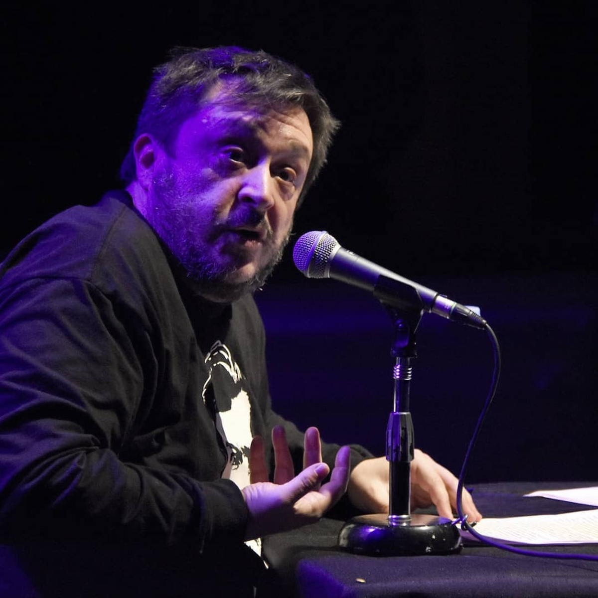 Hernán Casciari en acción en el escenario mayor de Mendoza.