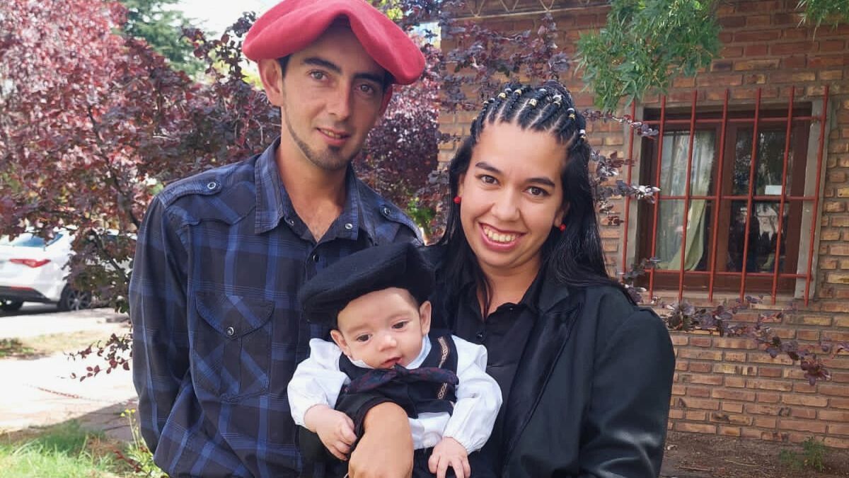 Mateo y sus padres, Alexis y Tatiana. Mateo y sus padres, Alexis y Tatiana.