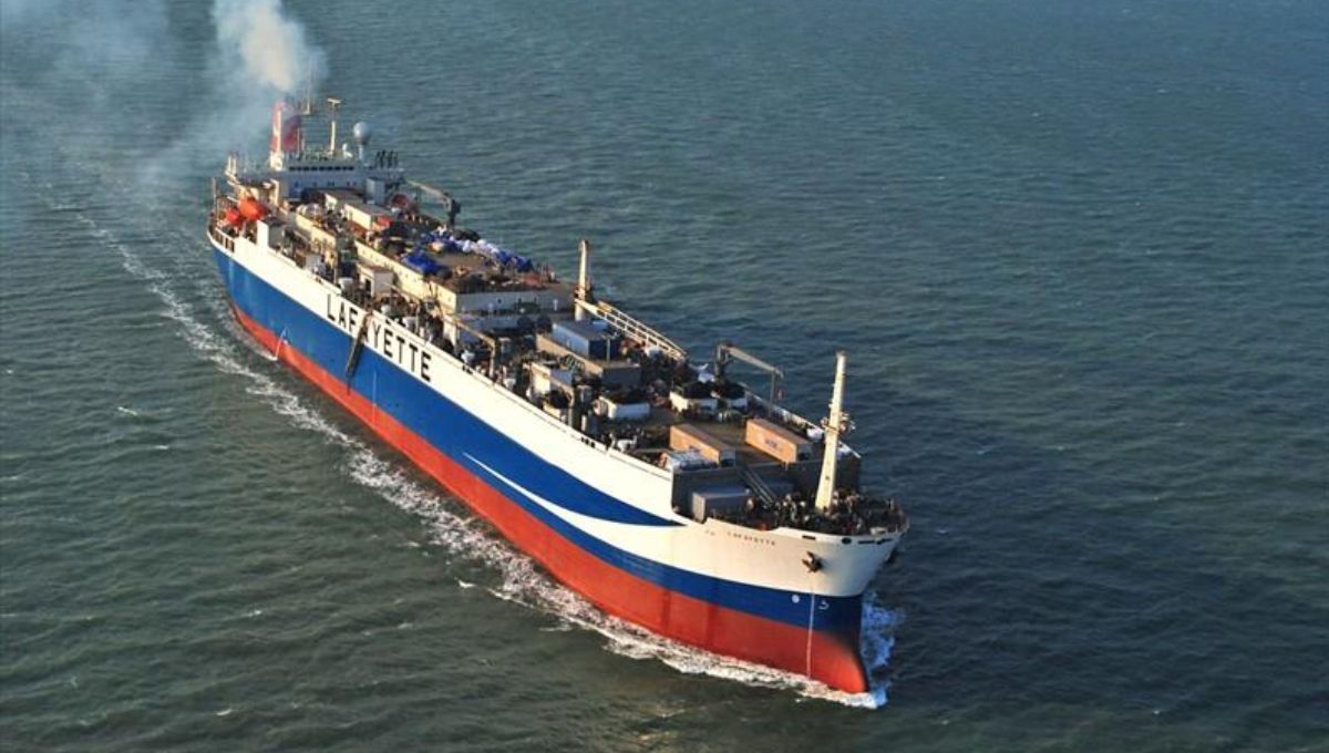 El barco pesquero más grande del mundo: un puerto flotante de 50 mil toneladas