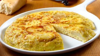 Tortilla de papas: la receta tradicional con 6 ingredientes clave y un toque secreto Tortilla de papas: la receta tradicional con 6 ingredientes clave y un toque secreto
