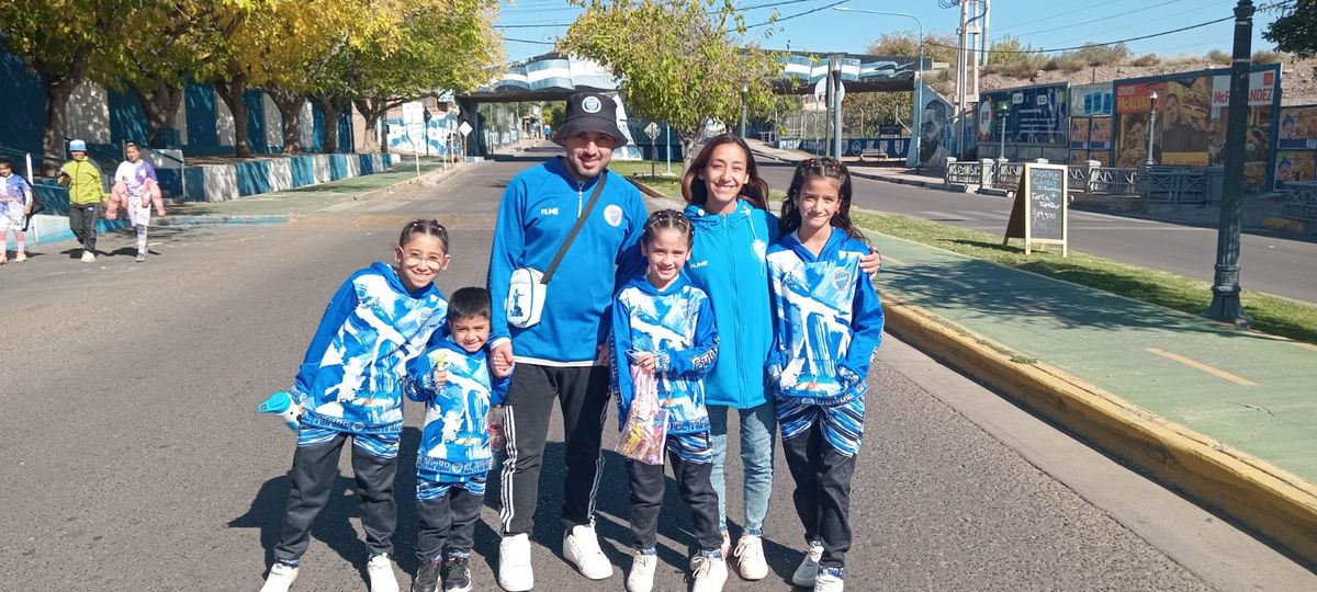 Los hinchas de Godoy Cruz llegaron en familia al Gambarte.