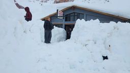 Así se encuentra Puente del Inca y Las Cuevas cubierto por completo de nieve