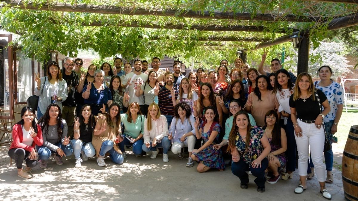 Docentes que participaron del III Foro temático del Frente de Todos, que condujo la candidata a senadora nacional Anabel Fernández Sagasti