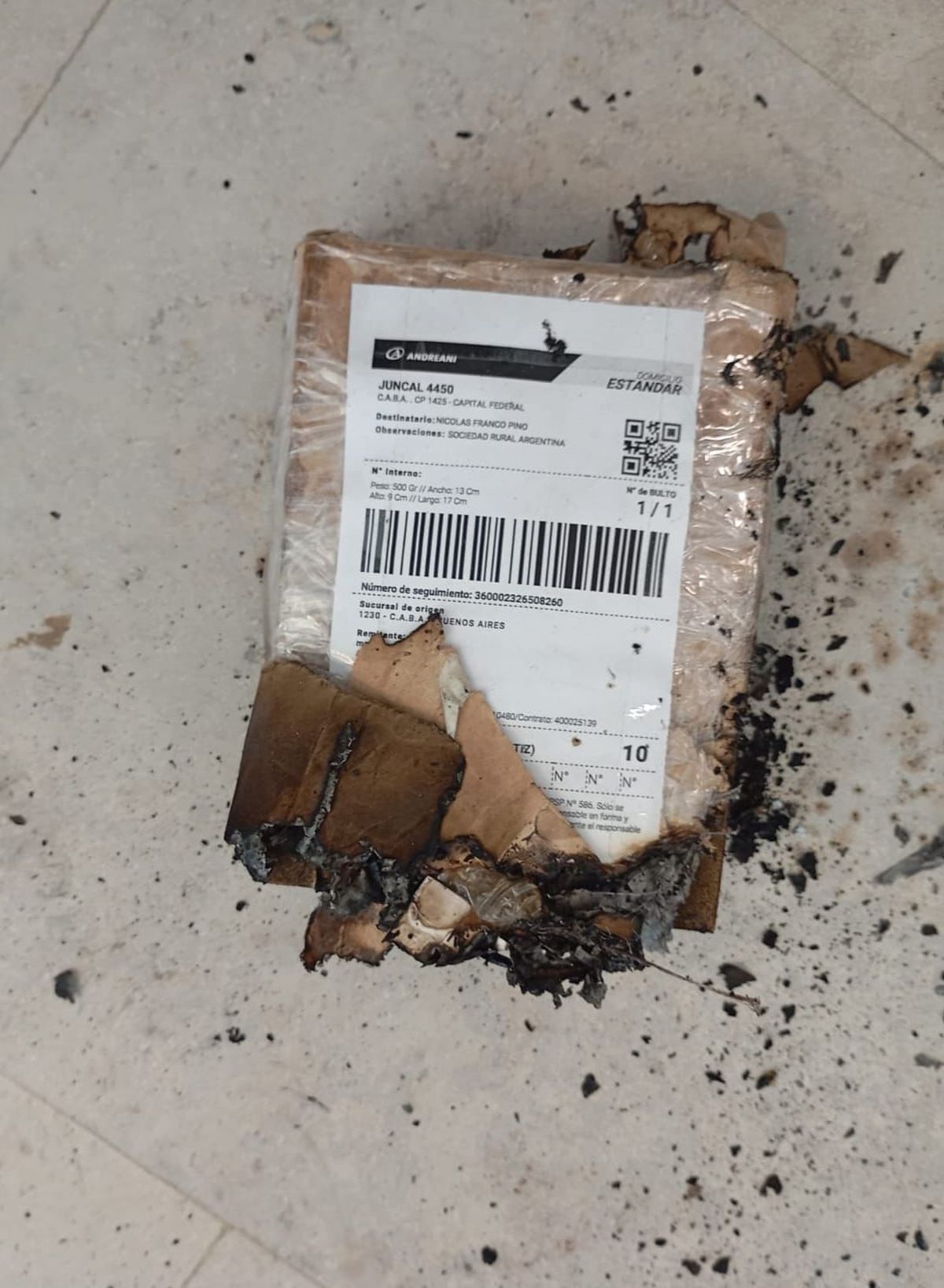 El paquete que estalló. El paquete que estalló.