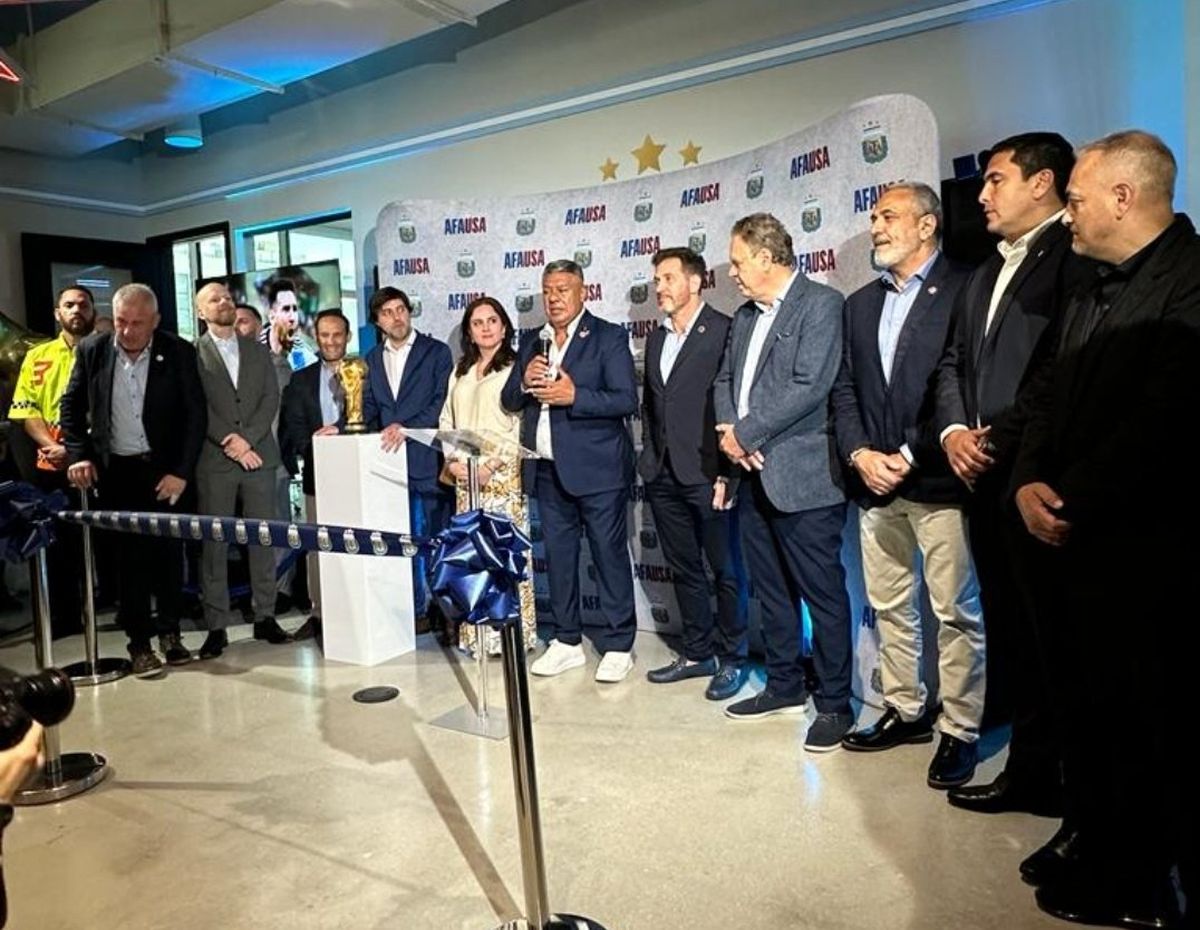 Tapia aún no se reúne con Scaloni