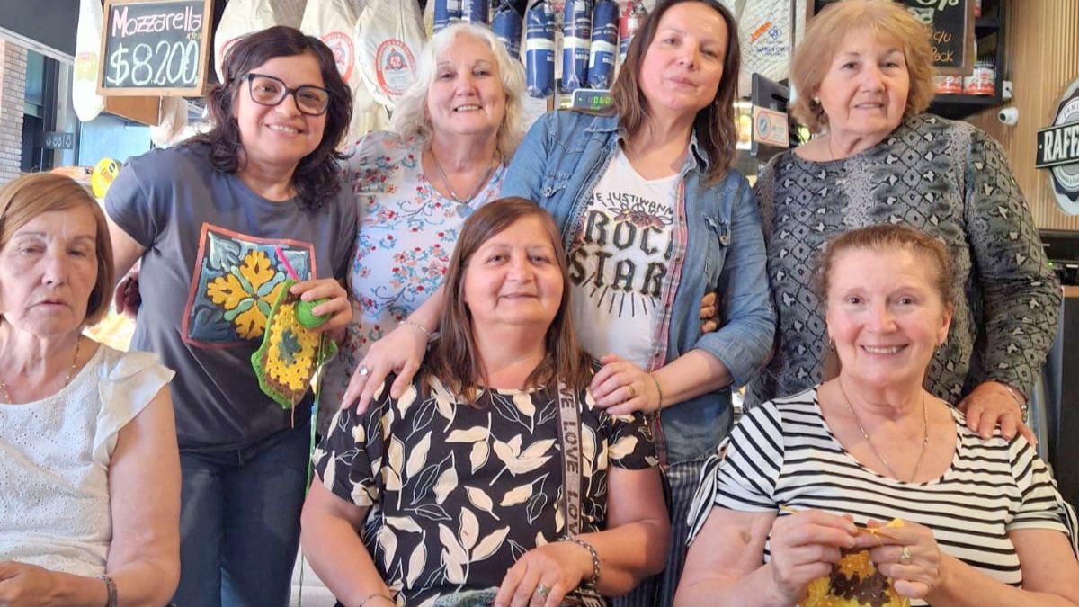 La agrupación solidaria cumple diez años de vida y tiene un motivo concreto para celebrar: 10 mil prendas entregadas. La agrupación solidaria cumple diez años de vida y tiene un motivo concreto para celebrar: 10 mil prendas entregadas.