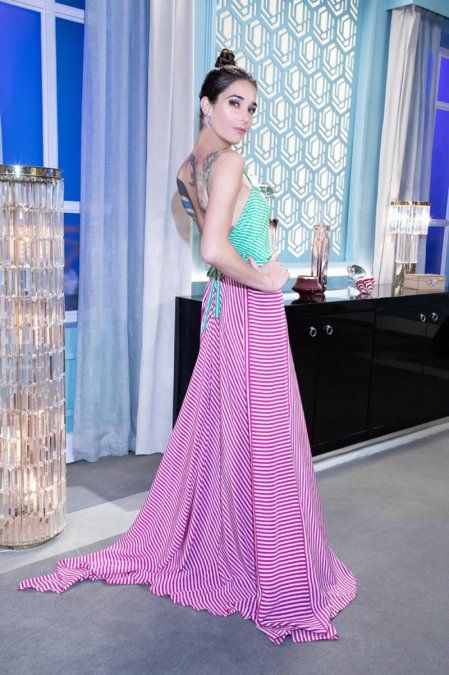 Juana Viale volvió a un look fresco y dejó los memes atrás