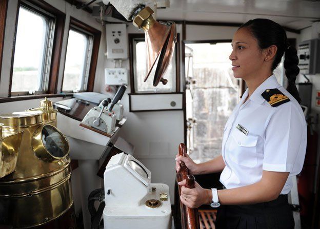 Por primera vez una mujer dirige buque de la Armada