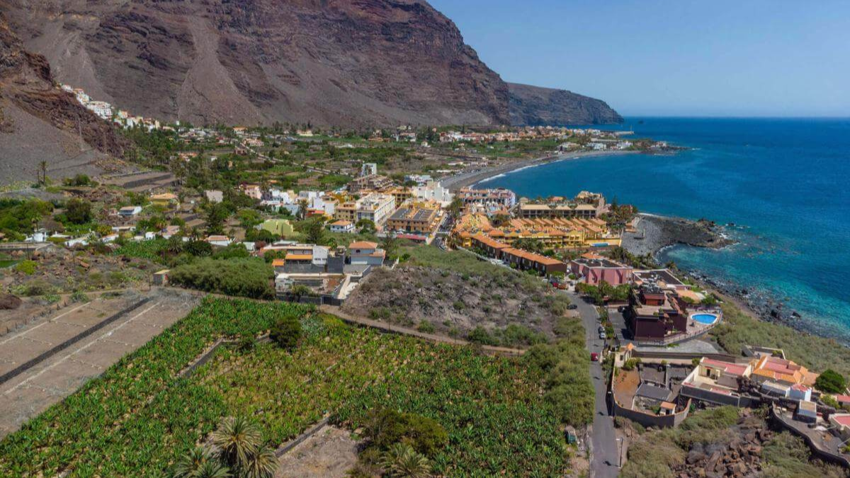 El encantador y enigmático pueblo de las Canarias que tiene bonitas playas que puedes visitar todo el año. El encantador y enigmático pueblo de las Canarias que tiene bonitas playas que puedes visitar todo el año.