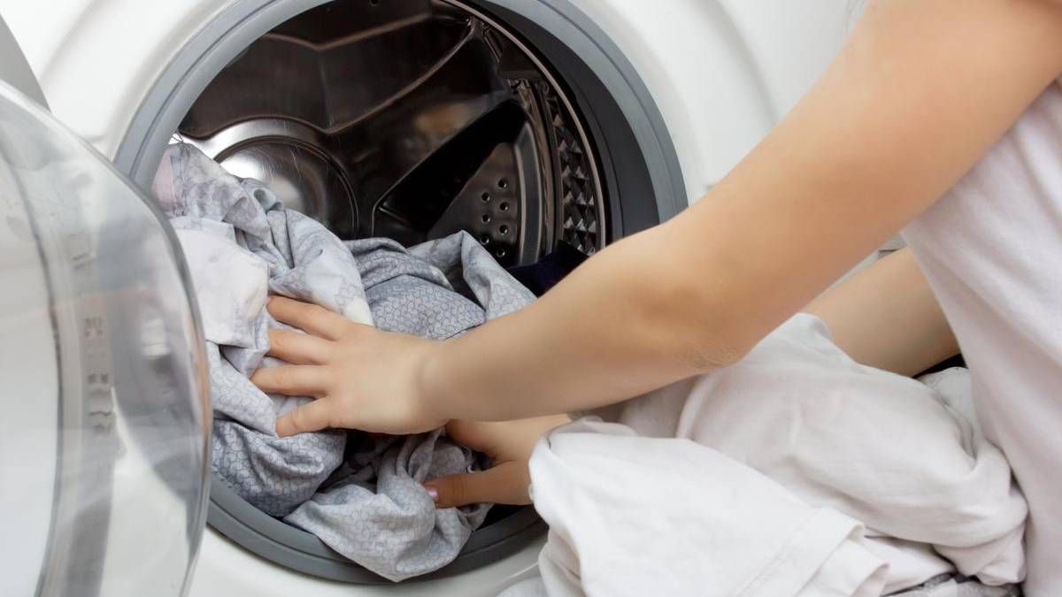 Cómo eliminar las pelusas del lavarropas que afectan a la ropa