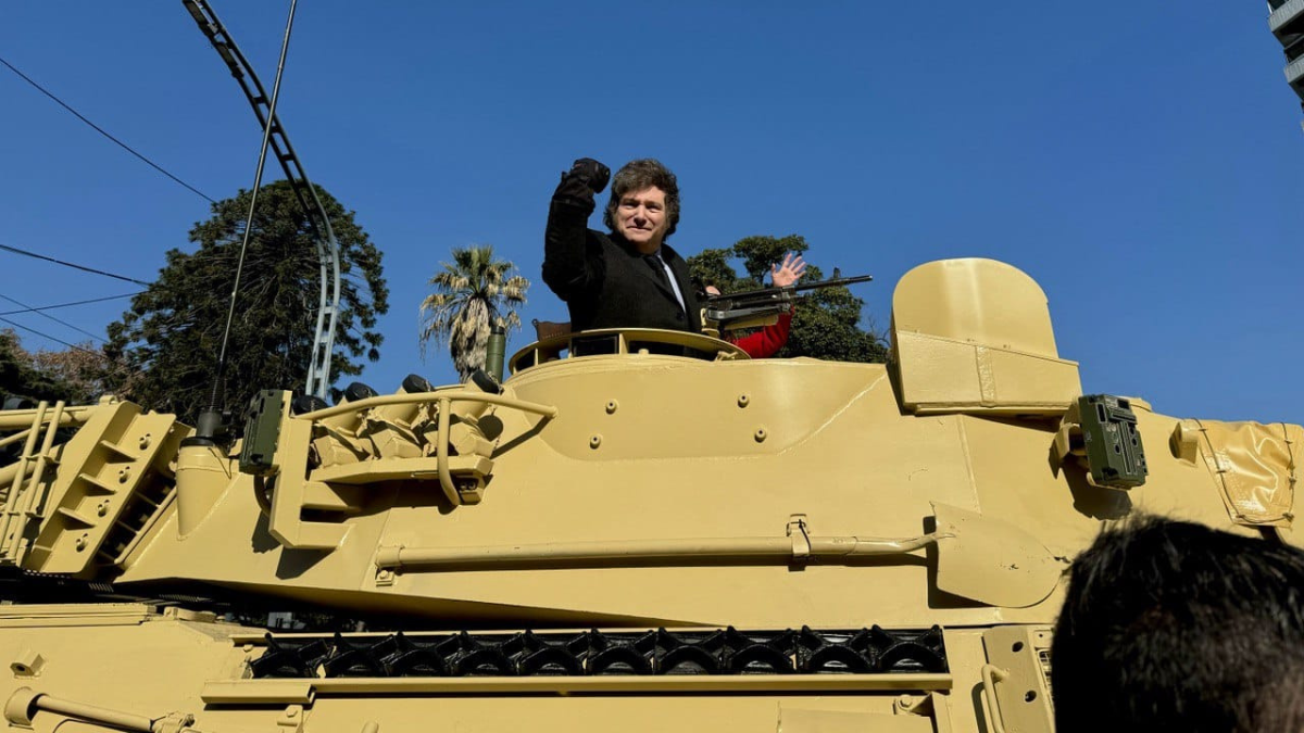 El economista firmó el Pacto de Mayo con el respaldo de 18 gobernadores. El santacruceño Vidal también se sumaría. 