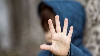 Llevan a juicio al acusado de maltratar al hijo de su pareja y obligarlo a dormir en la cucha del perro Llevan a juicio al acusado de maltratar al hijo de su pareja y obligarlo a dormir en la cucha del perro