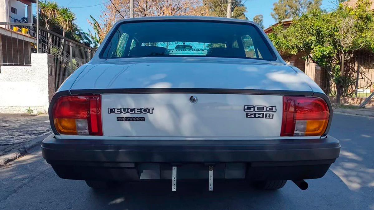 Vista trasera del Peugeot 504. Vista trasera del Peugeot 504.