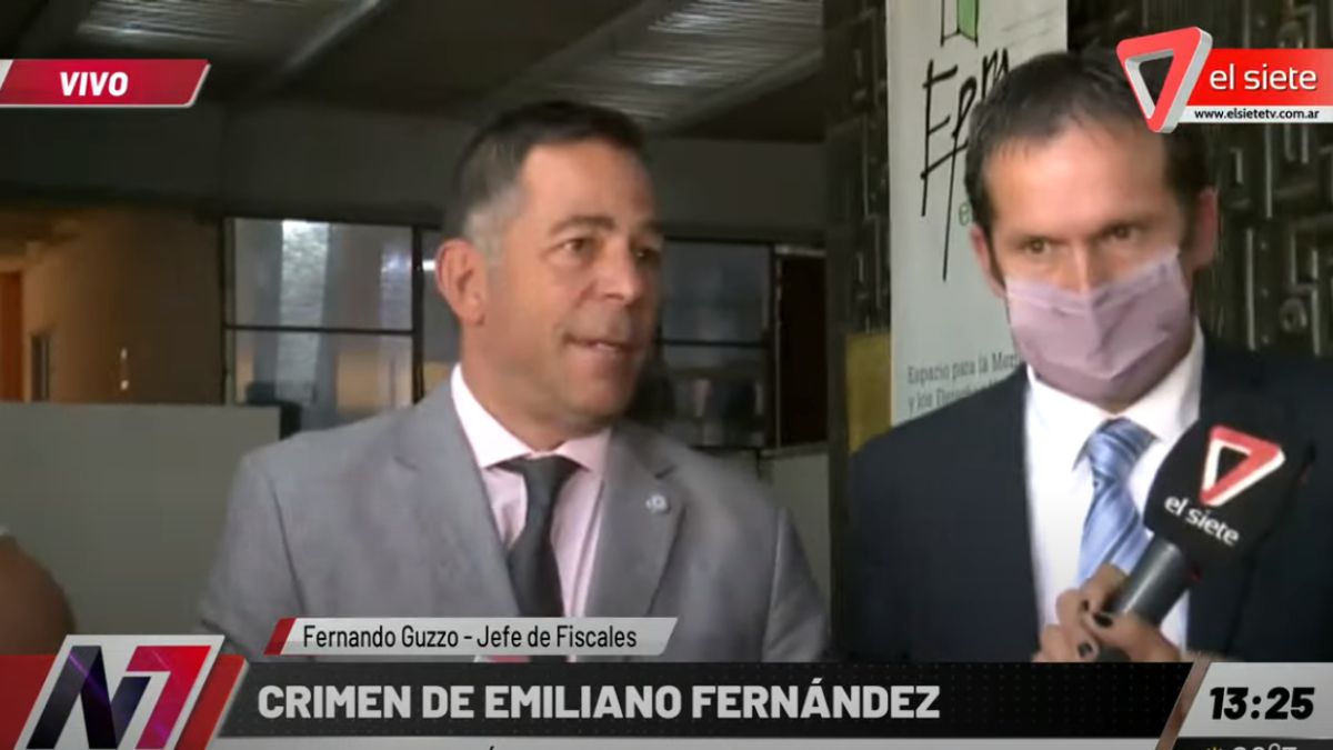 El Jefe de Fiscales Fernando Guzzo y el Fiscal Gustavo Pirrello, dieron una conferencia de prensa detallando el proceso iniciado y la captura del sospechoso Héctor Maravilla.