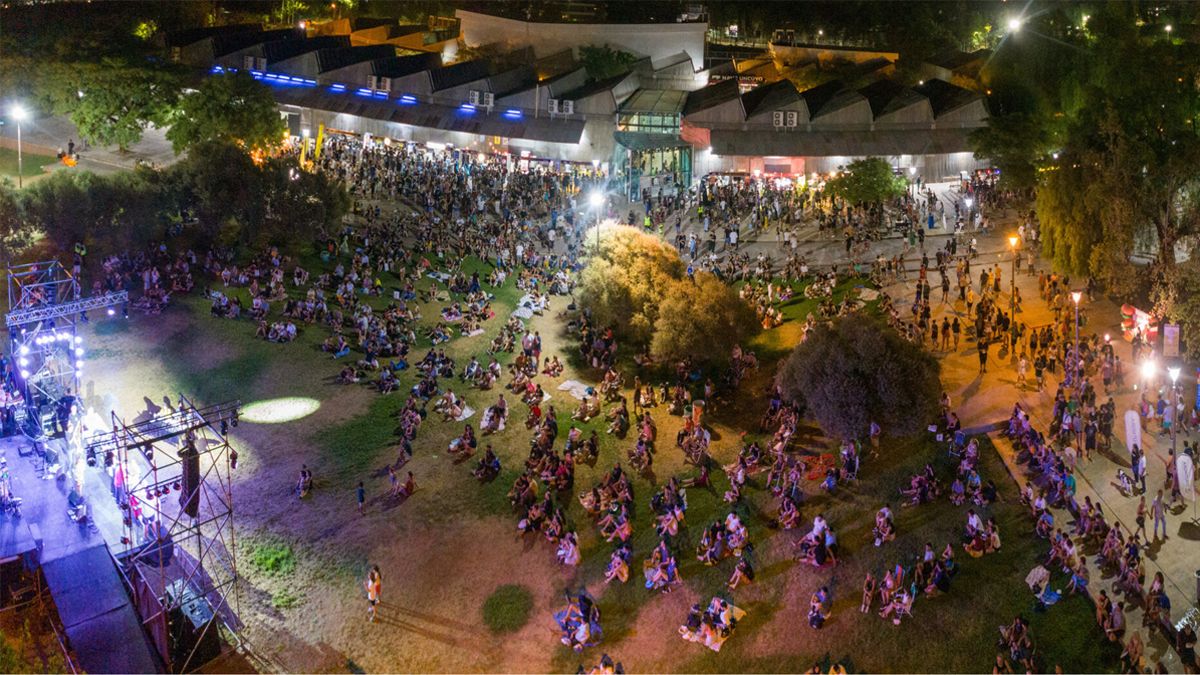 En la Nave Cultural se realizó el Mundial de la Hamburguesa, con un encuentro de la gastronomía local.