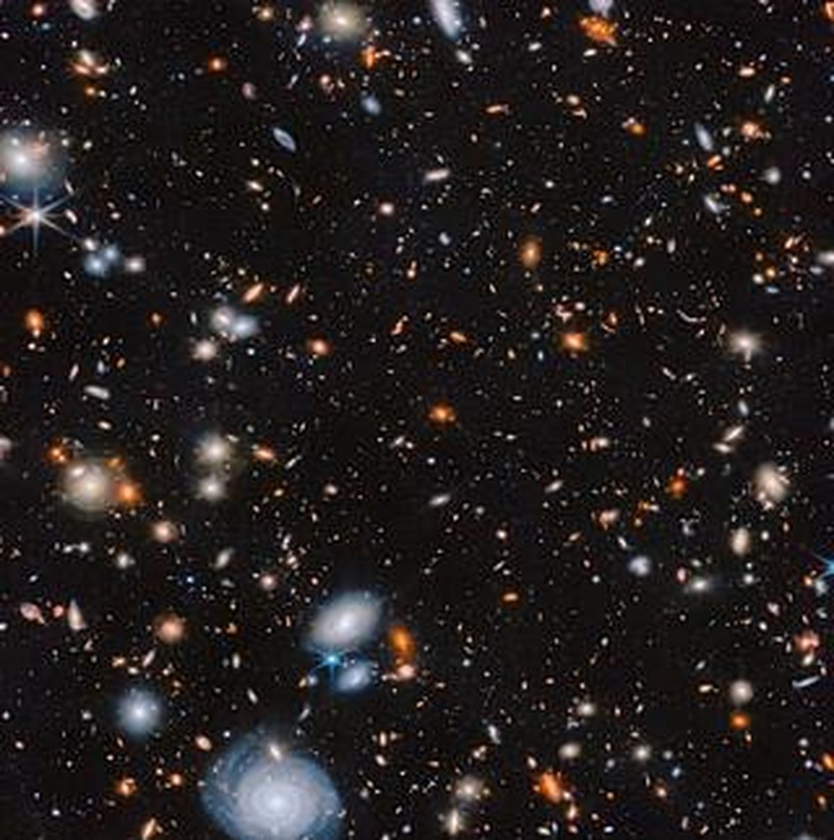 Galaxias captadas por el telescopio James Webb. La imagen revela estructuras formadas hace miles de millones de años y permite observar el universo cuando aún era muy joven. Galaxias captadas por el telescopio James Webb. La imagen revela estructuras formadas hace miles de millones de años y permite observar el universo cuando aún era muy joven.