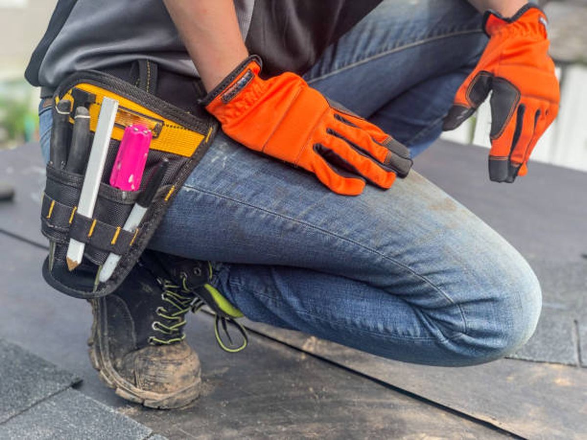 Su paga es tan alta debido los altos riegos que experimentan los trabajadores. Su paga es tan alta debido los altos riegos que experimentan los trabajadores.