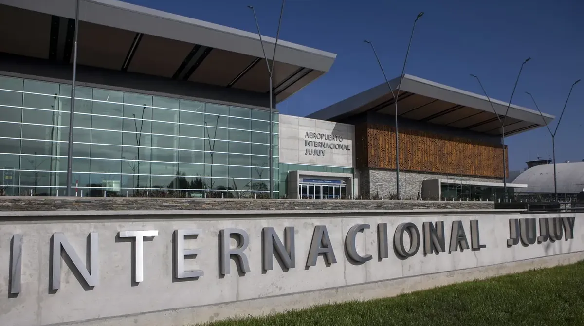 Fachada del aeropuerto internacional de Jujuy, que en 2023 recibió 24% más de viajeros que el año anterior.