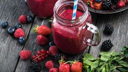 Prueba el batido de yogur griego y frutos rojos, rico en proteínas.