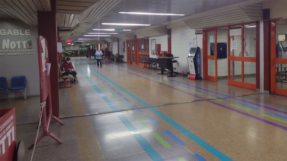 Imagen del hospital Notti, donde la atención se vio restringida a la de la guardia por el paro de Ampros y de ATE.