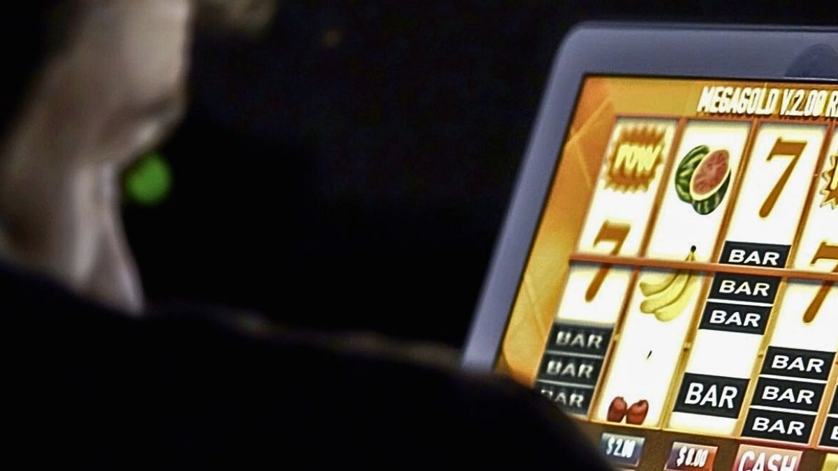 La adicción a las apuestas online no aparece de la nada: primero aparece un consumo problemático de tecnología, que parece no tener fondo. 