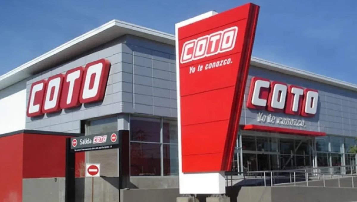 Coto abre un nuevo supermercado y busca empleados: cuánto cobra un cajero