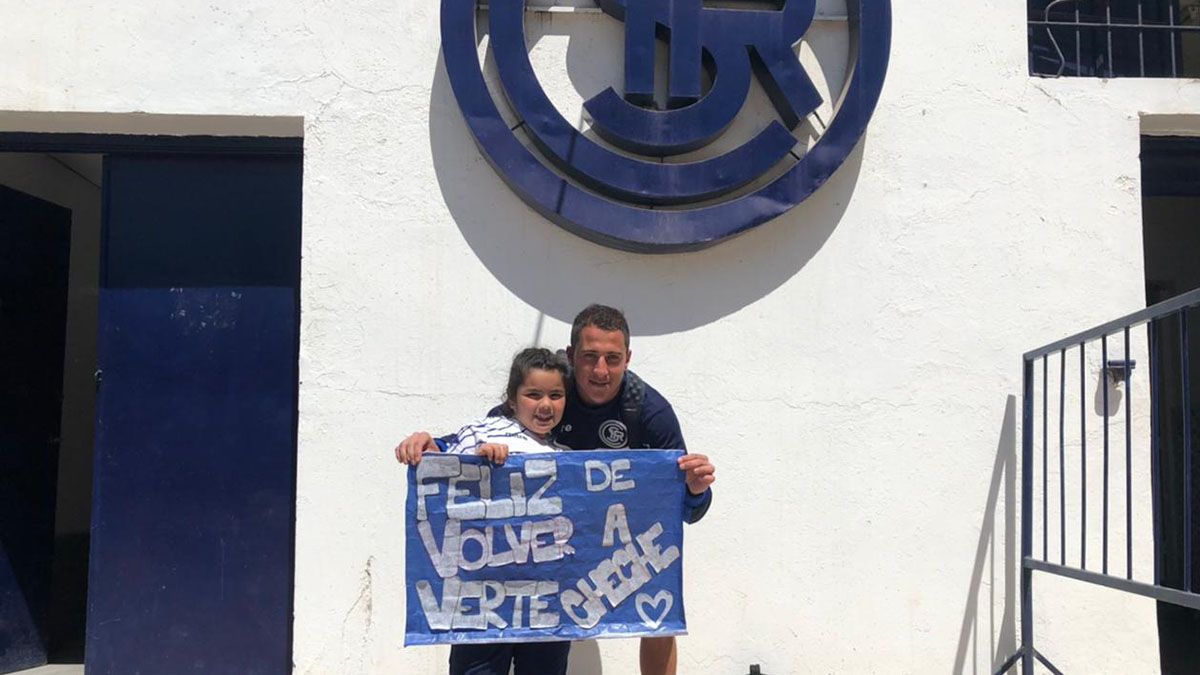 Luciano Sánchez es el jugador más querido del pueblo leproso