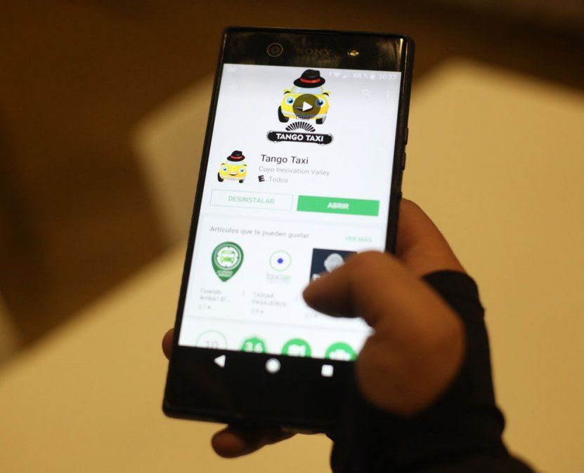 Taxistas de San Rafael se anticipan a Uber y lanzan su propia app