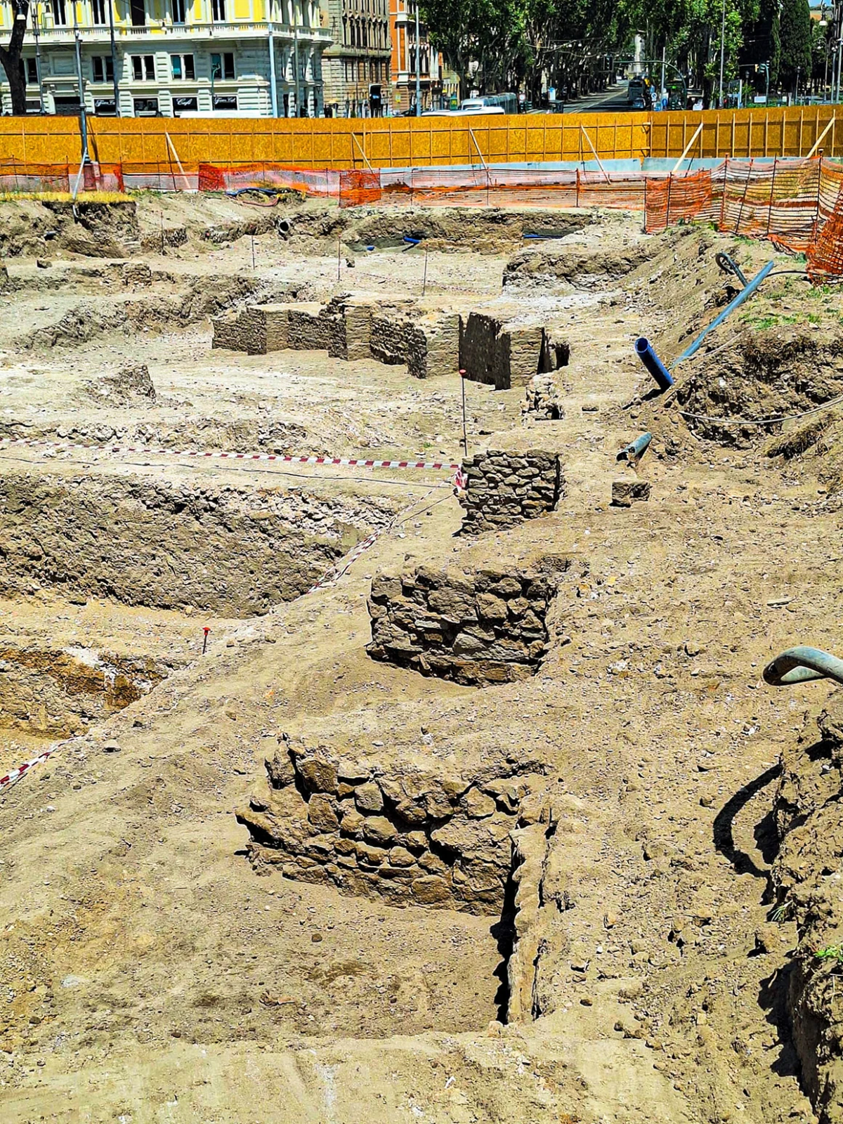 La excavación en Roma llevó a un descubrimiento extraordinario. La excavación en Roma llevó a un descubrimiento extraordinario.