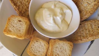 Cómo hacer una crema de ajo riquísima: la receta casera que lleva 4 ingredientes y es muy fácil de hacer Cómo hacer una crema de ajo riquísima: la receta casera que lleva 4 ingredientes y es muy fácil de hacer