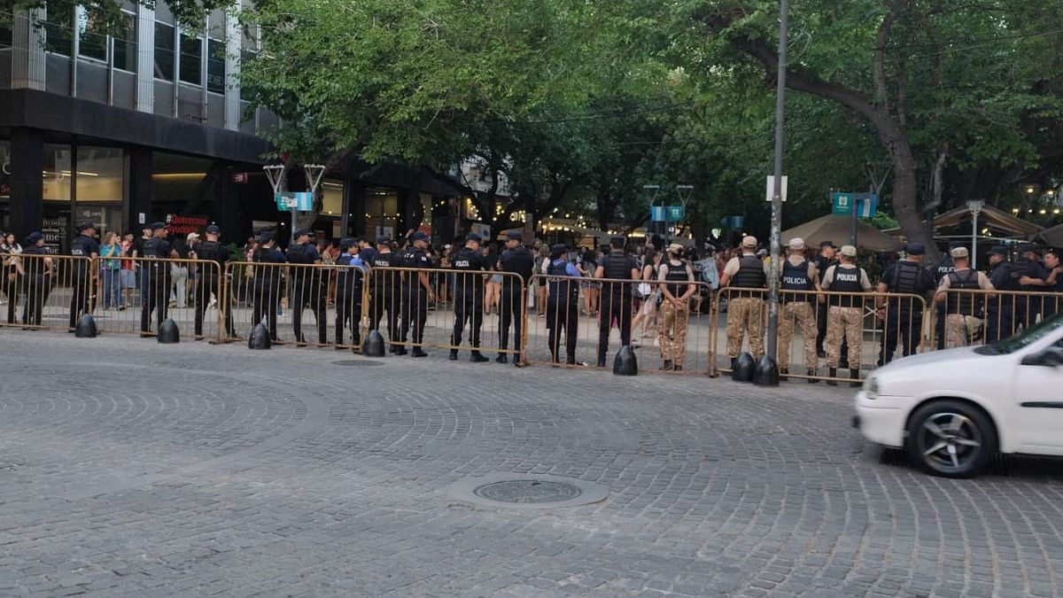 Seis policías heridos y 13 manifestantes detenidos en pleno centro por disturbios