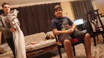 Le hicieron creer que era invisible hasta hacerlo llorar