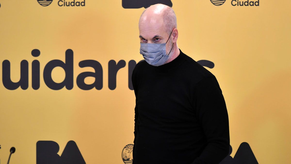 Larreta durante la conferencia sobre las restricciones.