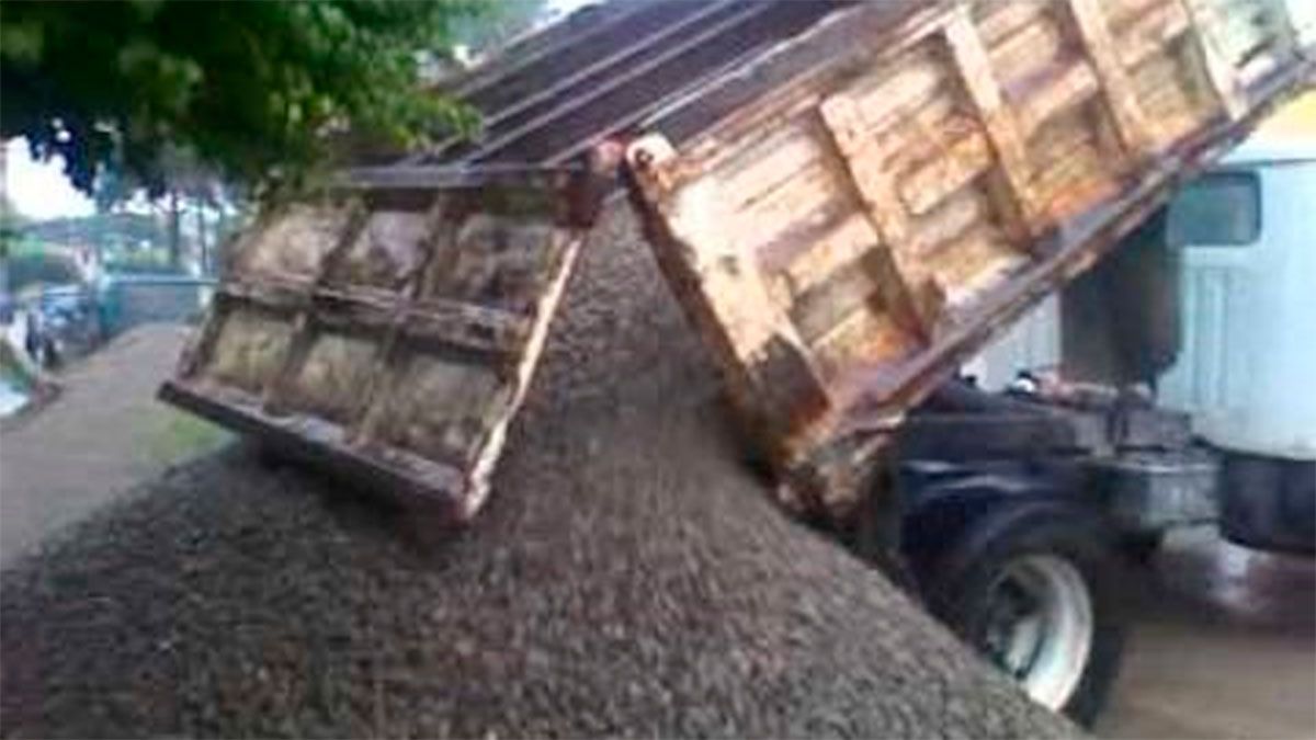 Un joven de 15 años fue aplastado por un camión de descarga