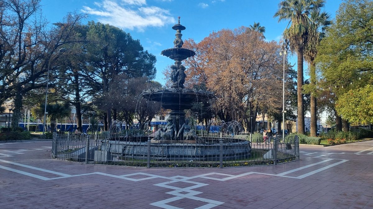 La plaza de Maipú, departamento donde vivía la niña que es buscada en Buenos Aires. Imagen ilustrativa. La plaza de Maipú, departamento donde vivía la niña que es buscada en Buenos Aires. Imagen ilustrativa. 