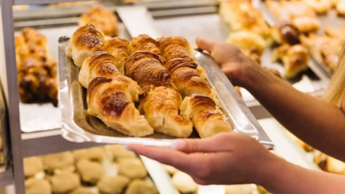 Las medialunas se mpueden comprar a 1.700 pesos la docena, un precio increíble en medio de la crisis Las medialunas se mpueden comprar a 1.700 pesos la docena, un precio increíble en medio de la crisis