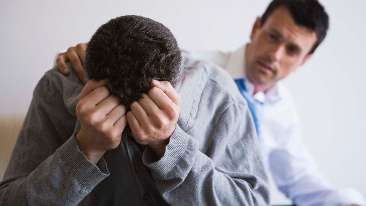 Hablar con personas que hayan pasado por lo mismo ayudará a superar el dolor