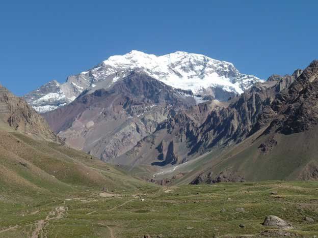 El Aconcagua este año no tendrá la visita de escaladores extranjeros ni nacionales. Sólo se permitirá el trekking corto -sin pernocte- para los mendocinos dentro del Parque Provincial.