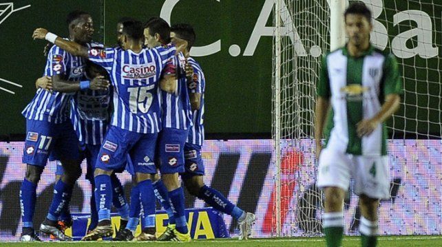 La mano negra en el fútbol: ¿el Tomba puede salir campeón?