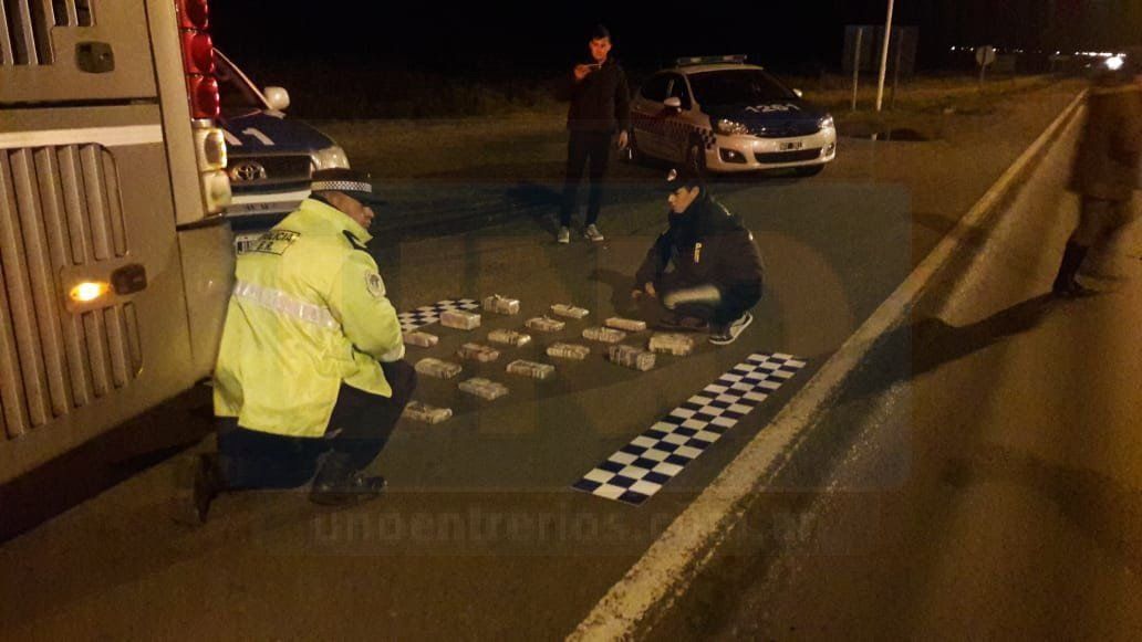 Pasajero se escapó de un micro luego de que la policía encontrara droga