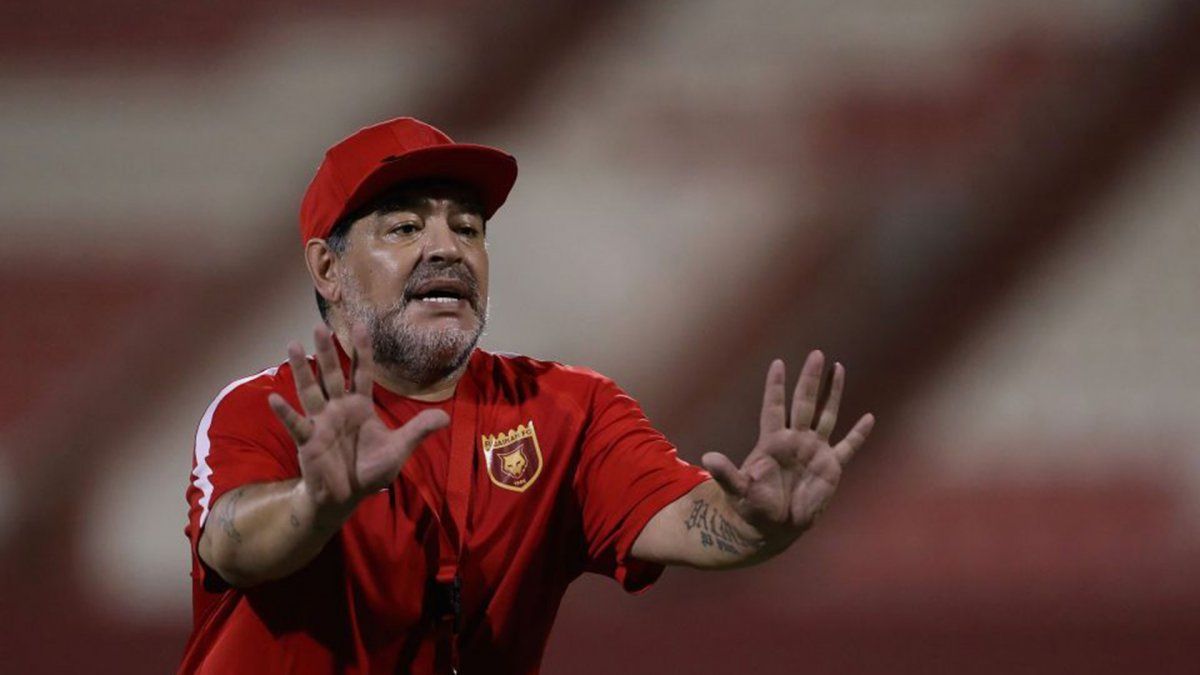 El Al Fujairah ascendió pero Maradona se fue antes.