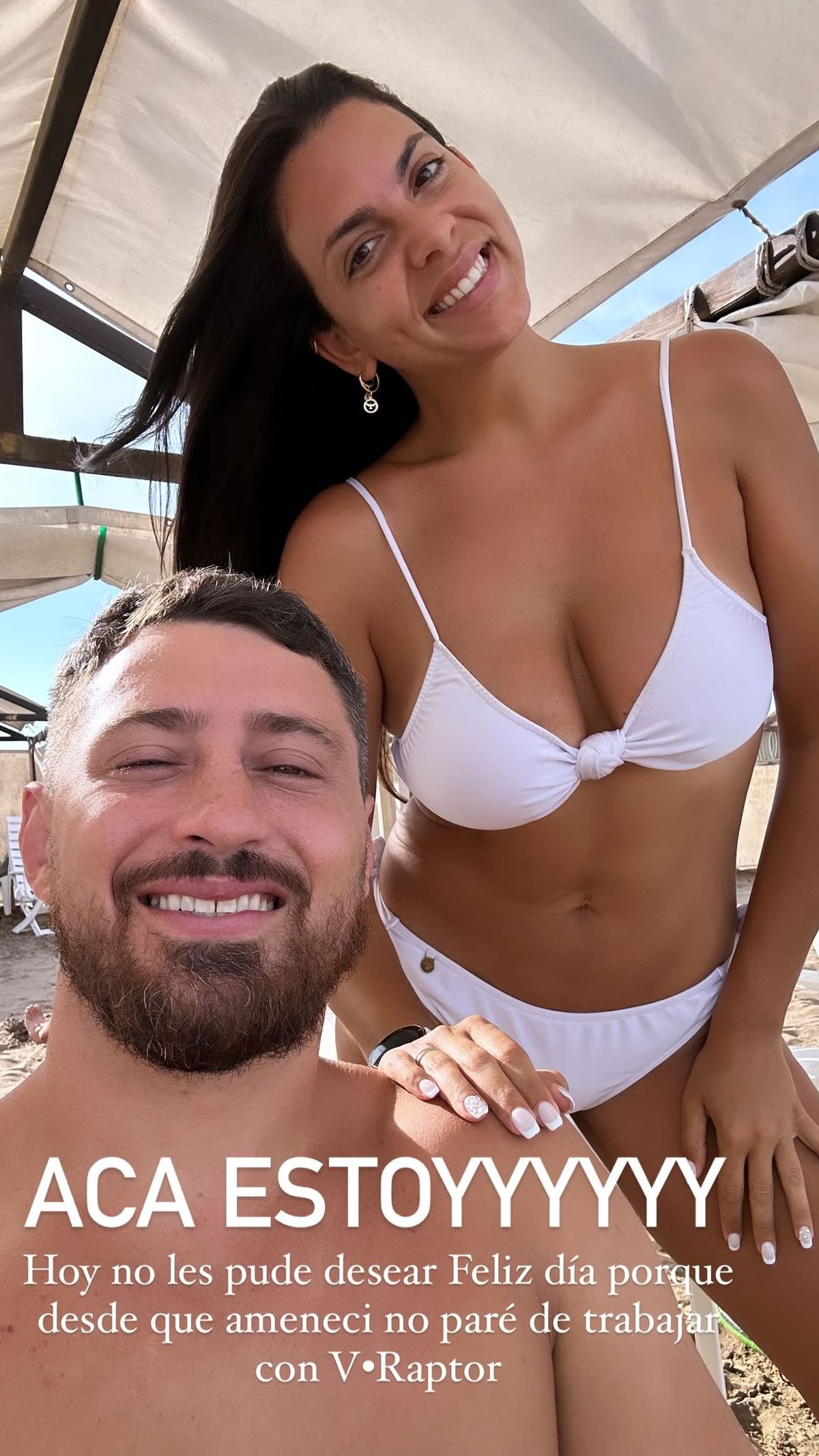 Desde la playa, Belu Lucius se muestra en taparrabos off white y paraliza la tendencia furor. Desde la playa, Belu Lucius se muestra en taparrabos off white y paraliza la tendencia furor.